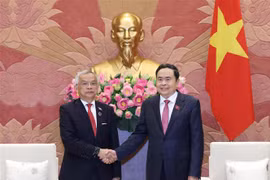 越南国会主席陈青敏会见了老挝人民革命党中央委员、老挝国会副主席、老挝和平与团结委员会主席宋玛·奔舍那。图自越通社