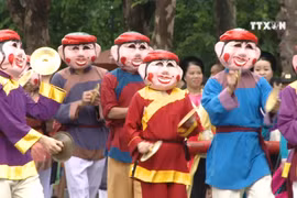 5000人参加“河内精华——汇聚与璀璨”街头狂欢节