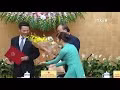 政府总理阮春福向信息与传媒部部长颁发任命书