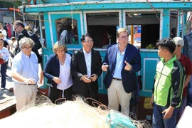 欧洲议会渔业委员会对海防市进行工作访问（组图）