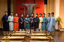 恢复与弘扬越南男士奥黛精华