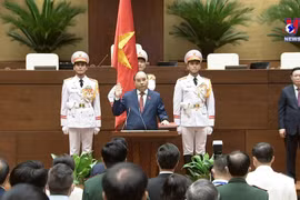 阮春福同志再次当选国家主席职务