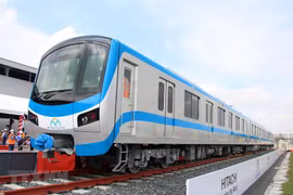 组图：胡志明市城市地铁一号线首列车曝光