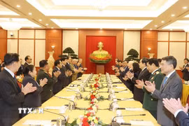 越老两党高层会晤：不断加强越老特殊团结关系