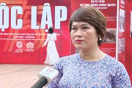 越南国庆75周年：“独立”摄影展在升龙皇城举行
