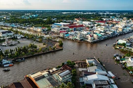 组图：富有西南部水上生活交易文化特色的五叉河口水上集市