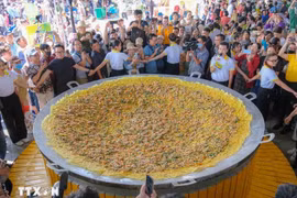 香味十足的巨型煎饼 —— 舌尖上的越南南部 