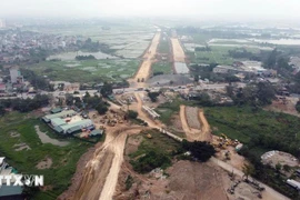 首都区四环公路项目河东郡安义坊路段施工现场。图自越通社