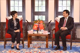 越通社社长武越庄在新华社总部与新华社社长傅华举行会谈。图自越通社