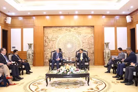 越共中央对外部部长黎怀忠会见智利外交部长范克拉韦伦。图自越通社