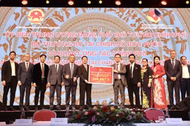 旅德越南人联合会筹集超20万欧元善款支援越南洪涝灾害受灾群众。图自越通社