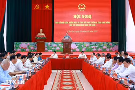 越南政府总理范明政主持会议。图自越通社