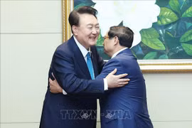 越南政府总理范明政会见韩国总统尹锡悦。图自越通社