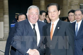 越南政府总理会见法国参议院议长热拉尔·拉尔歇　（图片来源：越通社）