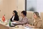 越通社社长武越庄（左二）会见阿塞拜疆通讯社社长武加尔·阿利耶夫。图自越通社