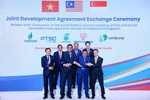 越南、马来西亚和新加坡三国总理见证可再生能源电力出口协议的交换仪式。图自越通社
