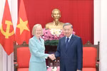 越共中央总书记苏林与澳大利亚信任驻越南大使吉莉安·伯德。图自越通社