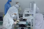 位于海防市安阳郡长月工业园区的Heesung Electronics Vietnam有限公司工厂正在组装用于出口的笔记本电脑。图自越通社