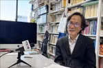 日本大阪大学清水正明教授接受越通社驻日本记者的采访。图自越通社