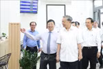 苏林总书记视察胡志明市新永禄乡公共行政服务中心。图自越通社