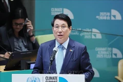 越南国家主席梁强在峰会上发表讲话。图自越通社