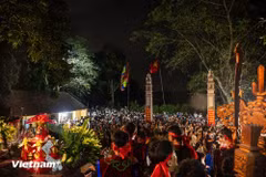 2月3日晚（即丙午年正月十四），位于祥漂祠的迎圣回亭仪式隆重举行，成为整个传统节庆中最具特色的活动之一。图自Vietnam+