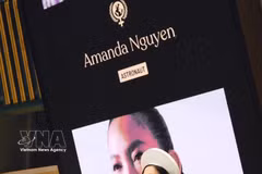 活动发言者阿曼达·阮（Amanda Nguyen）——女性权益活动家、首位进入太空的越裔女性——发表讲话。图自越通社