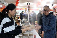 阿尔及利亚越南人喜迎新春 图自越通社