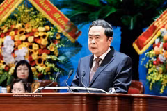 陈青敏在大会上发表指导讲话 图自越通社