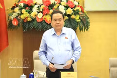 越共中央政治局委员、国会主席、国家选举委员会主席陈青敏主持召开国家选举委员会第五次会议 图自越通社
