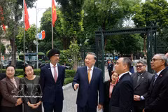 越共中央总书记、国家主席苏林与东盟各国驻越南大使及临时代办交流 图自越通社