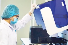 越南翰林院科技院生物研究所古人基因研究活动。（图自nhandan.vn）