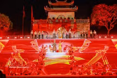 通过武术和精彩艺术的语言，节目再现了民族四千年建国卫国的历史。图片来源：越通社