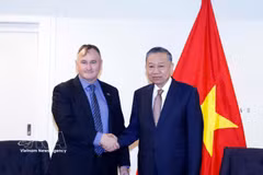 越共中央总书记、国家主席苏林会见澳大利亚前总理、Advanced Navigation公司董事长马尔科姆·特恩布尔。图自越通社