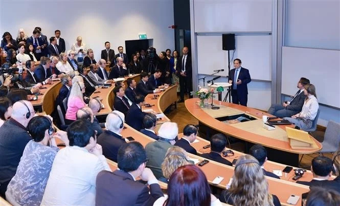 越南政府总理范明政造访了斯德哥尔摩经济学院并发表重要讲话。图自越通社