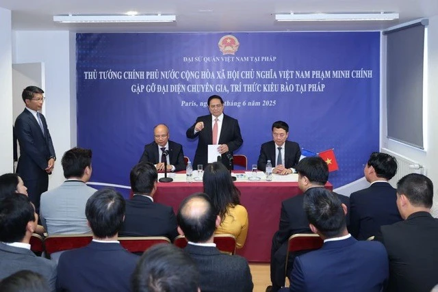 范明政总理会见旅法越侨专家和知识分子代表。图自越通社