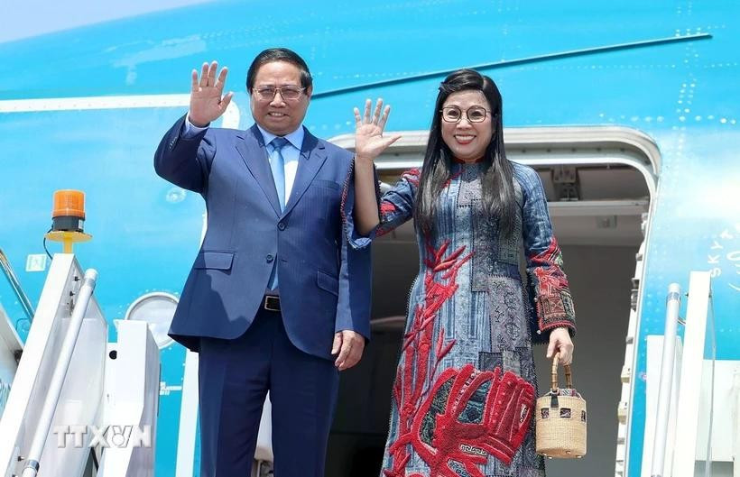 政府总理和夫人。图自越通社