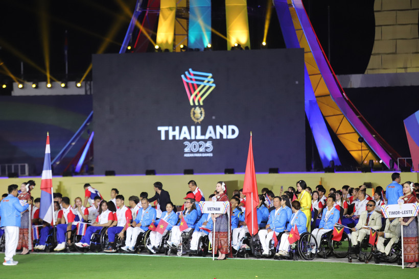 出席开幕式的越南残疾人体育代表团。图片来源：越通社