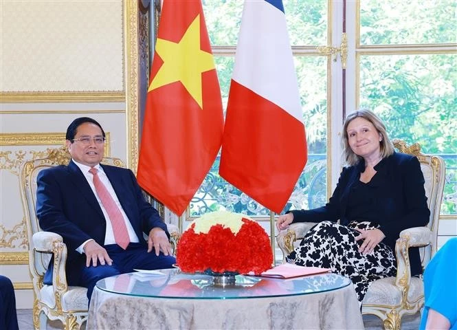 越南政府总理范明政会见法国国民议会议长布朗-皮韦。图自越通社