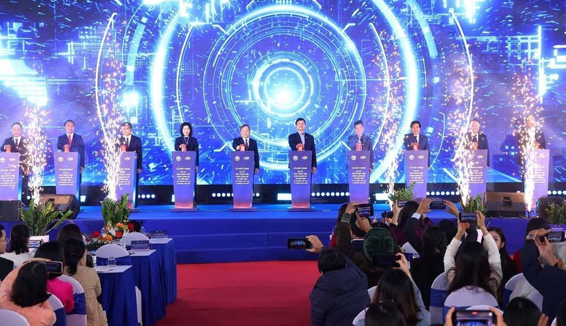 各位代表进行项目开工仪式。图片来源：越通社