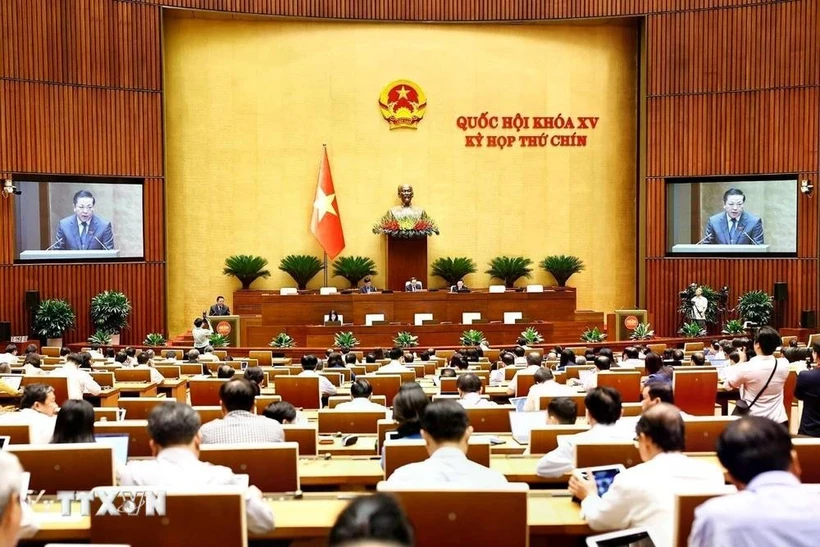 5月24日，听取关于《服刑人员移交法》草案、《引渡法》草案的呈文和审查报告。图自越通社