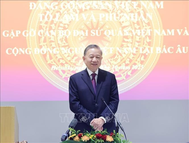 苏林总书记在见面会上发表讲话。图自越通社