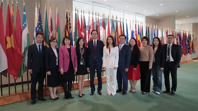 参加联合国人权理事会成员投票的越南代表团。图自越通社