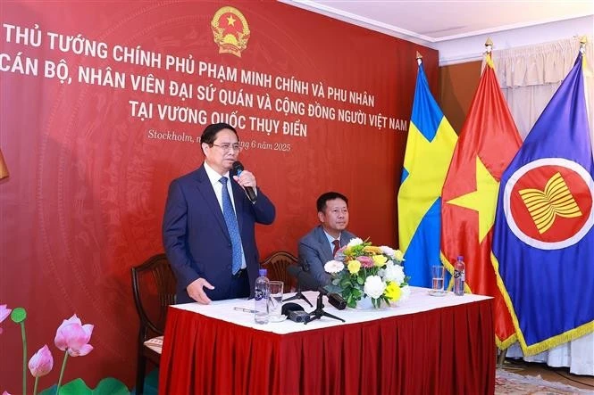 政府总理范明政会见旅瑞越侨代表，高度评价他们为两国做出的贡献。图自越通社