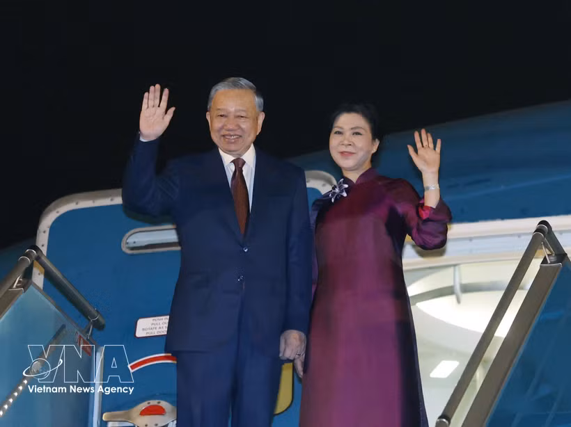 越共中央总书记、国家主席苏林偕夫人启程对中国进行国事访问。图片来源:越通社
