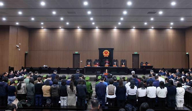 1月14日下午，河内市人民法院对涉嫌在卫生部食品安全局发生的行贿、受贿案件的55名被告作出判决。图自越通社