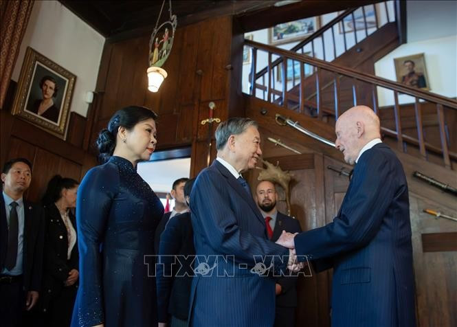 越共中央总书记苏林会见保加利亚前国王西美昂·萨克森-科堡-哥塔。图自越通社