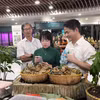 玉灵参及其产品展示区。图自越通社