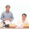 越南卫生部副部长陈文瞬回答记者的提问。图自越通社