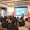 阮黎青大使于上周末在位于丹麦首都哥本哈根的越南大使馆驻地会见了旅丹越南人社群代表。图自越通社